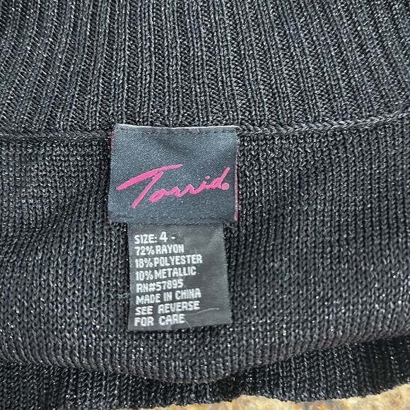 Torrid Black Shimmer Short Sleeve V-neck Top Size 4 - Picture 4 of 7